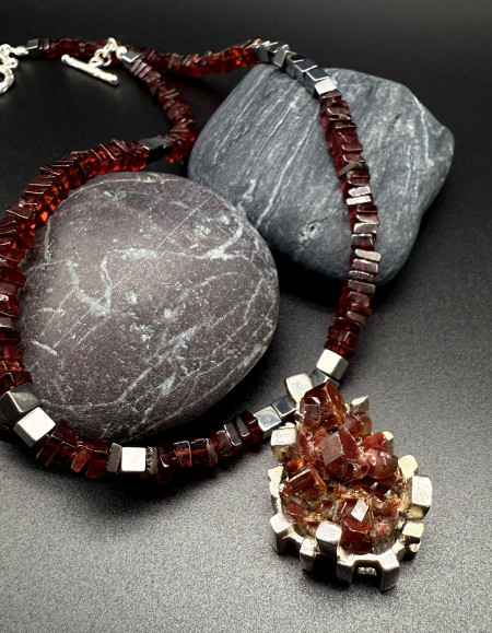 Scarlet Vanadinit Dizi Kolye