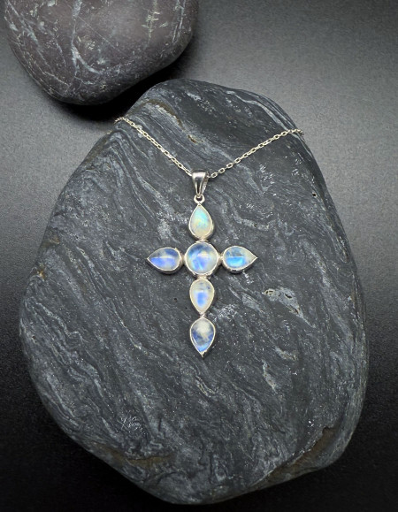 Crista Gökkuşağı Aytaşı Haç Kolye