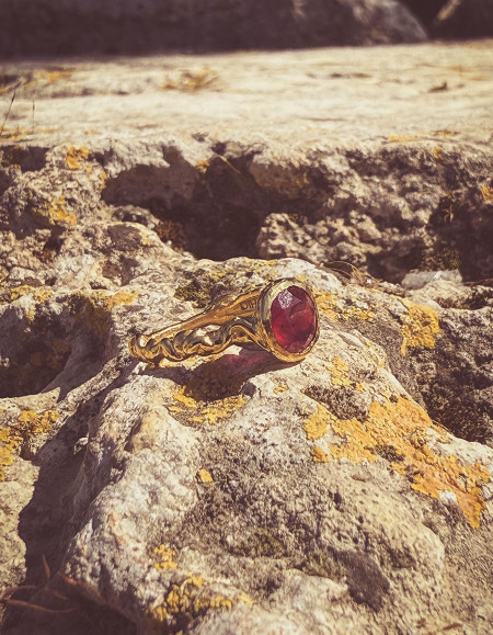 Ophelia Yakut Taşlı Altın Yüzük